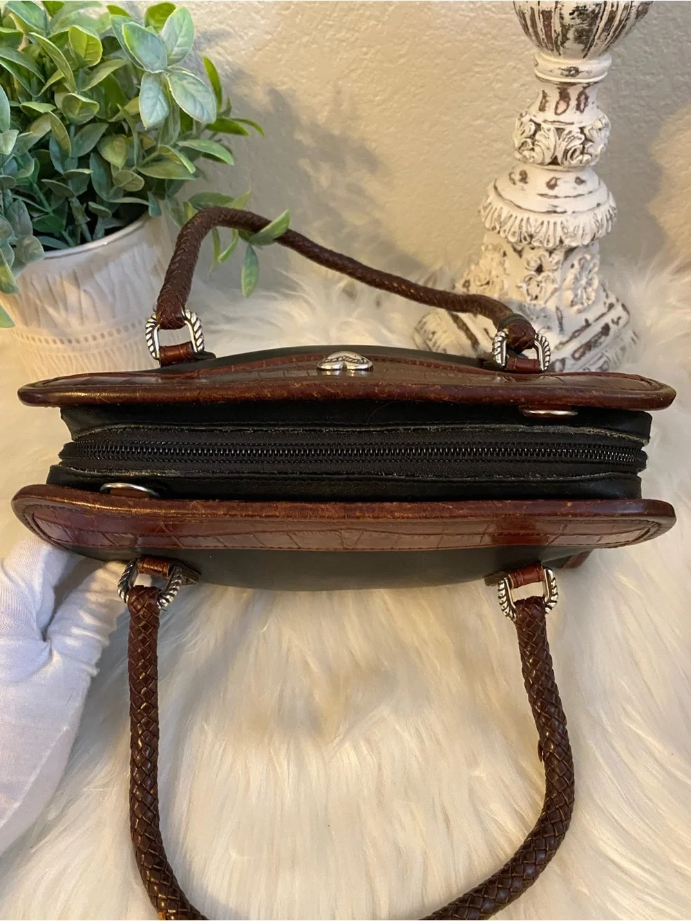 vintage Brighton doctor’s satchel features a structured two-tone design